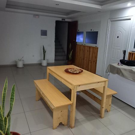 Pull Up Hostel Praia Luaran gambar