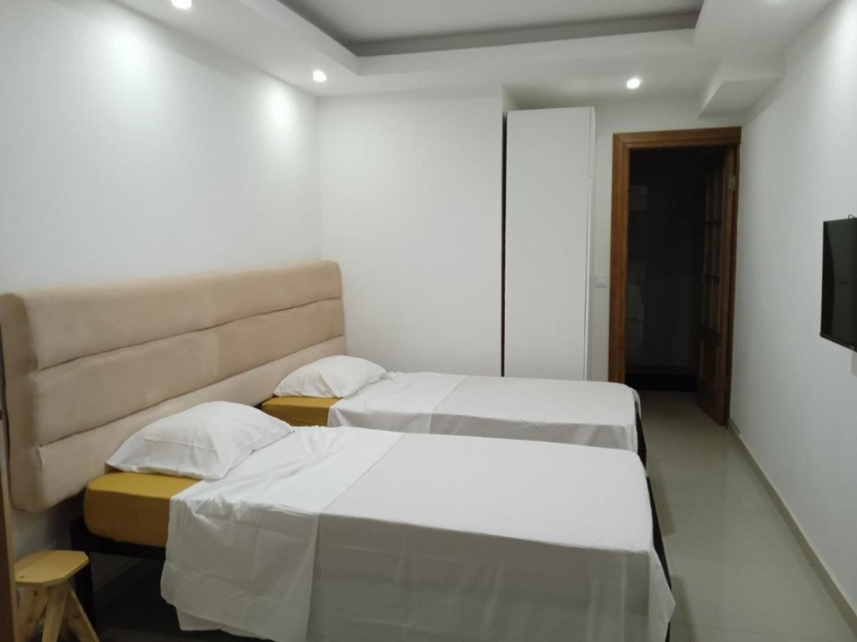 Pull Up Hostel Praia Luaran gambar