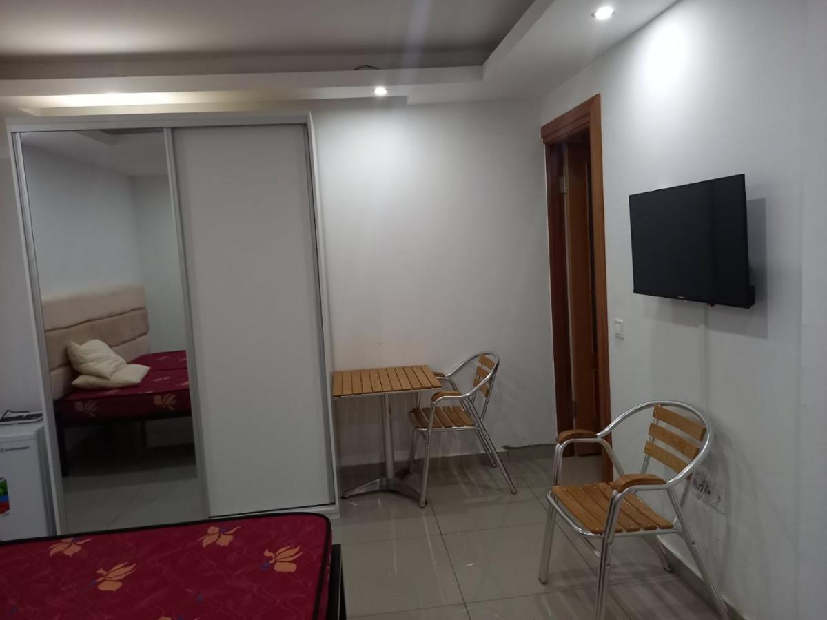 Pull Up Hostel Praia Luaran gambar