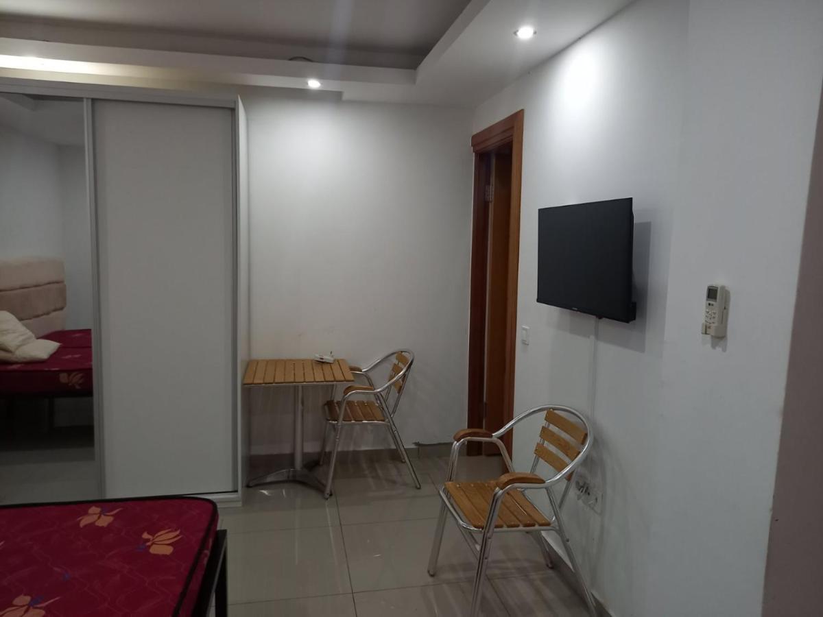 Pull Up Hostel Praia Luaran gambar