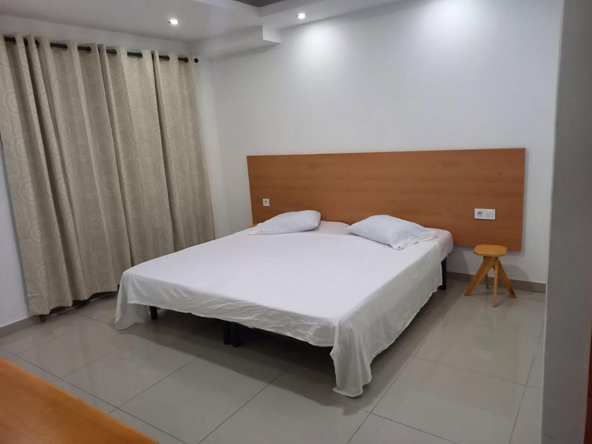Pull Up Hostel Praia Luaran gambar