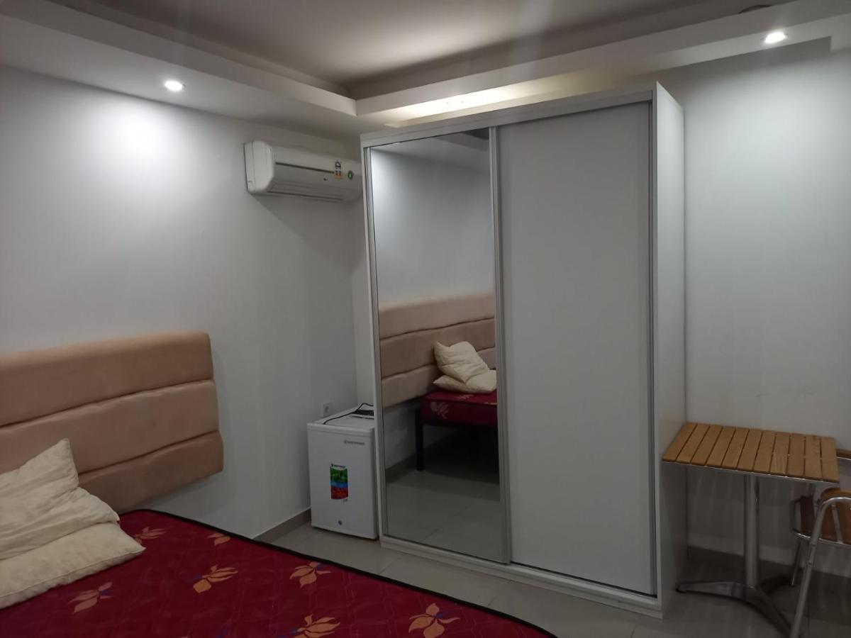 Pull Up Hostel Praia Luaran gambar