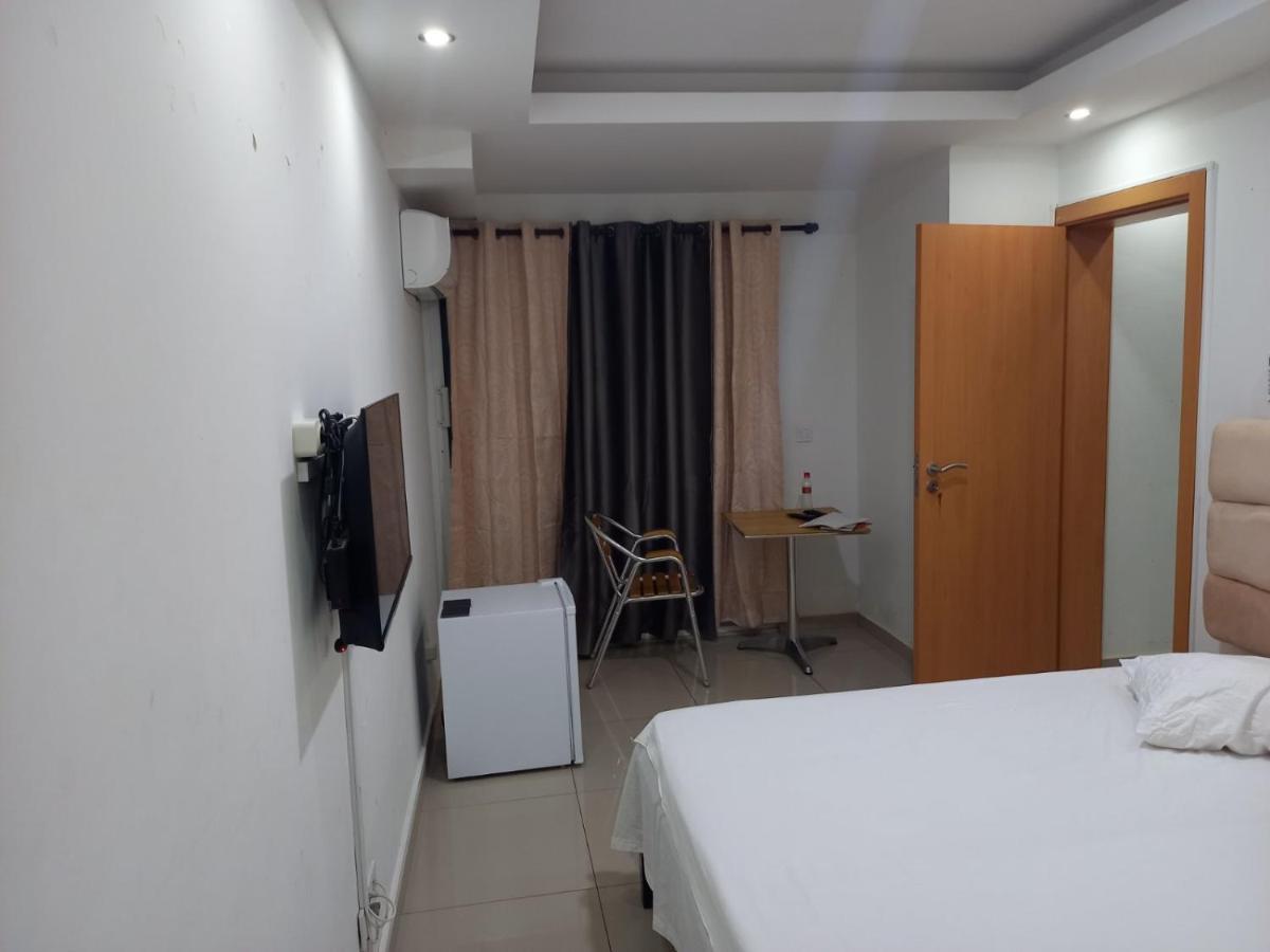Pull Up Hostel Praia Luaran gambar