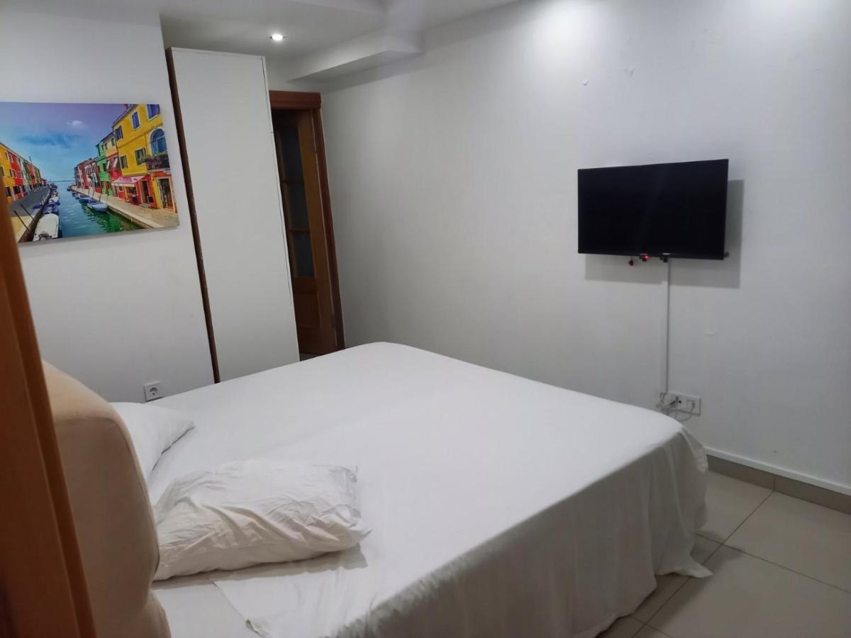 Pull Up Hostel Praia Luaran gambar