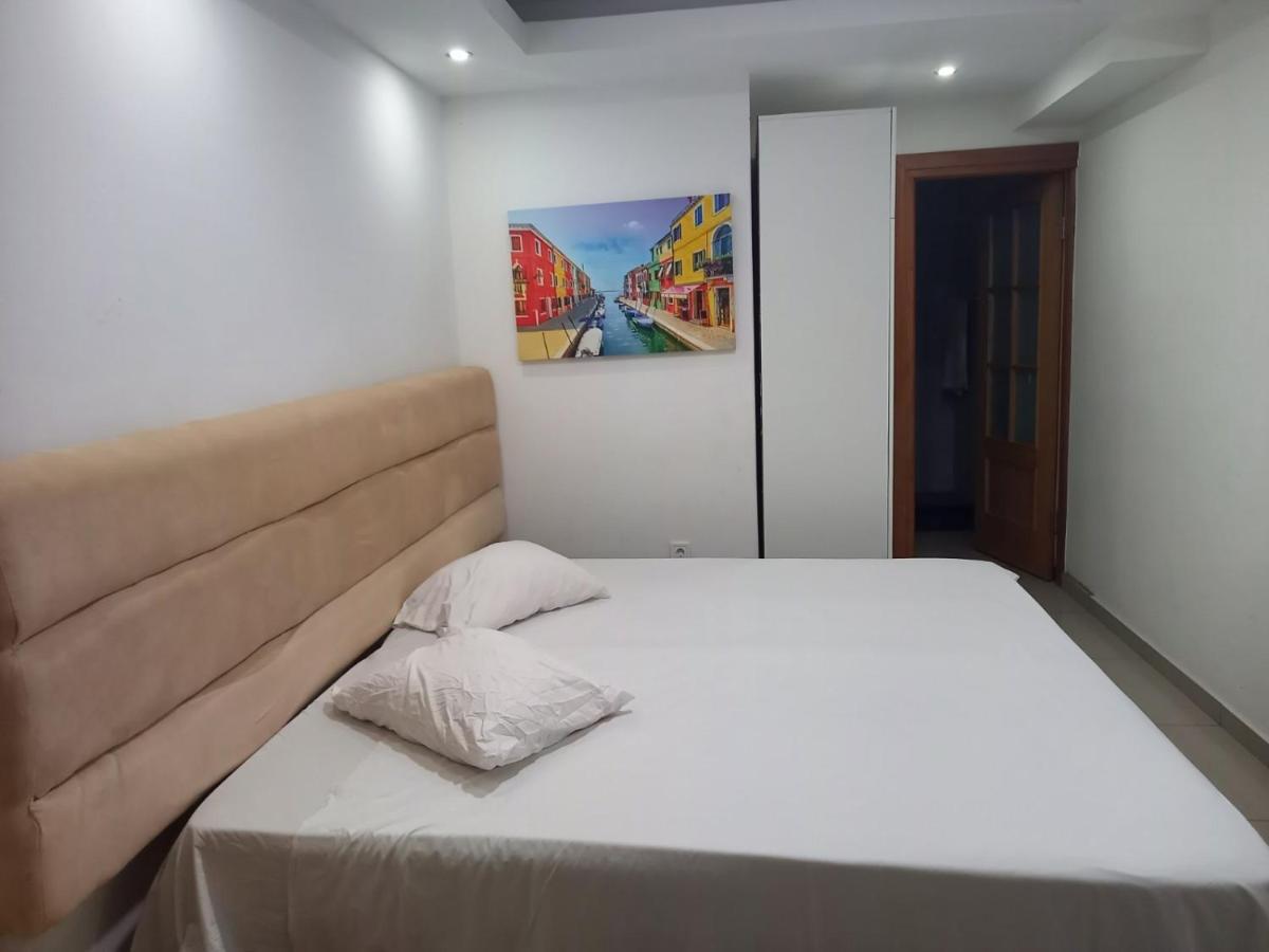 Pull Up Hostel Praia Luaran gambar