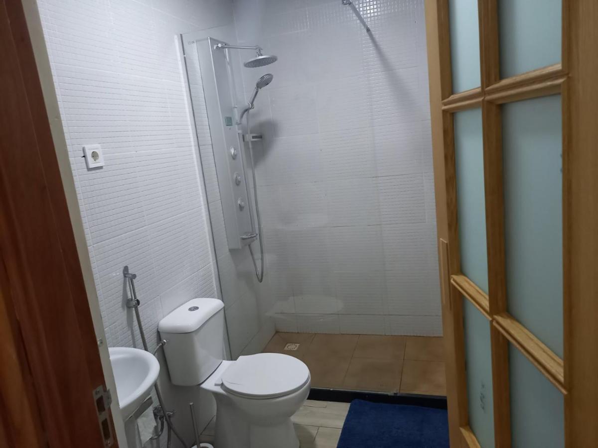 Pull Up Hostel Praia Luaran gambar