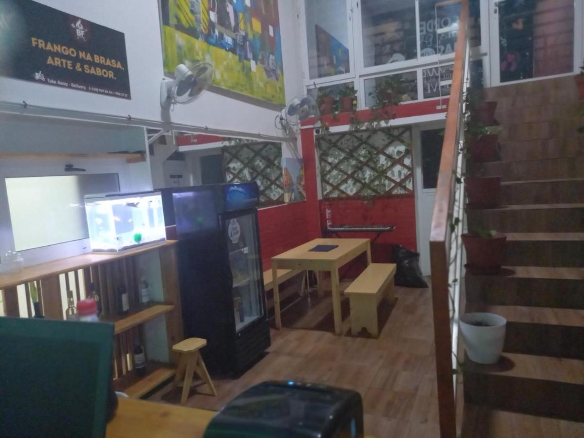 Pull Up Hostel Praia Luaran gambar
